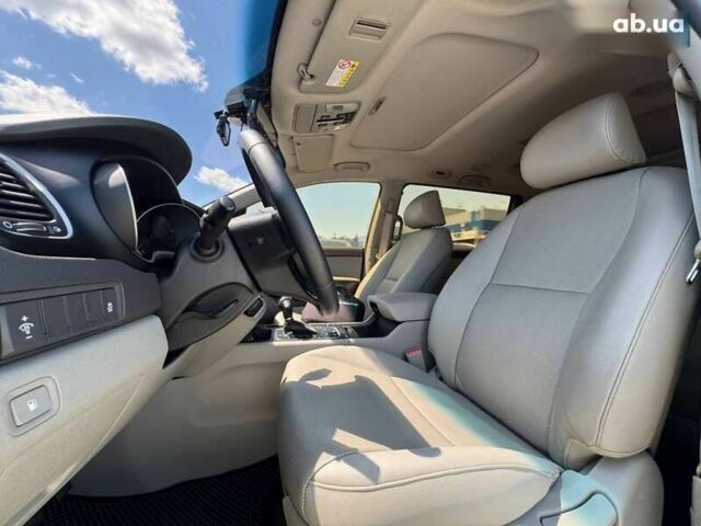 Киа Карнивал, объемом двигателя 2.2 л и пробегом 174 тыс. км за 18000 $, фото 18 на Automoto.ua