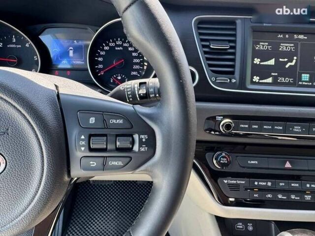 Киа Карнивал, объемом двигателя 2.2 л и пробегом 174 тыс. км за 18000 $, фото 12 на Automoto.ua