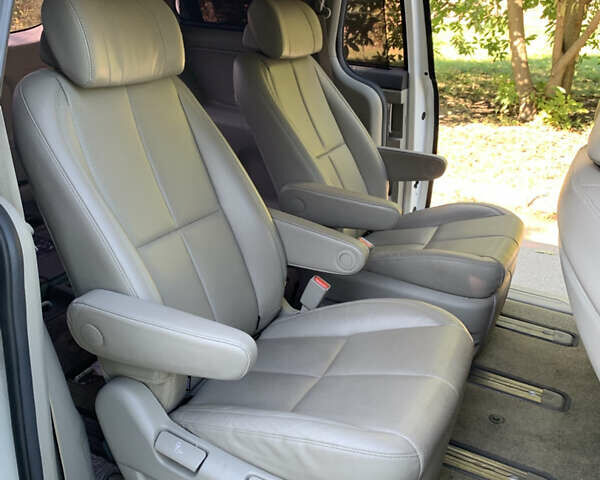 Киа Карнивал, объемом двигателя 2.2 л и пробегом 200 тыс. км за 21500 $, фото 18 на Automoto.ua