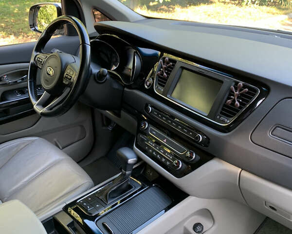 Киа Карнивал, объемом двигателя 2.2 л и пробегом 200 тыс. км за 21500 $, фото 10 на Automoto.ua
