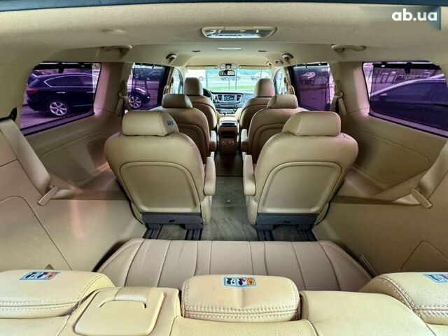 Киа Карнивал, объемом двигателя 2.2 л и пробегом 179 тыс. км за 19900 $, фото 2 на Automoto.ua