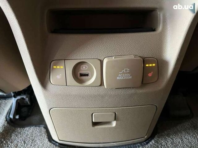 Киа Карнивал, объемом двигателя 2.2 л и пробегом 179 тыс. км за 23500 $, фото 19 на Automoto.ua