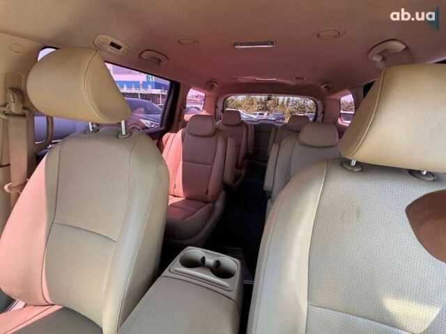 Киа Карнивал, объемом двигателя 2.2 л и пробегом 71 тыс. км за 27000 $, фото 17 на Automoto.ua