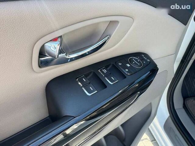 Киа Карнивал, объемом двигателя 2.2 л и пробегом 77 тыс. км за 30500 $, фото 4 на Automoto.ua