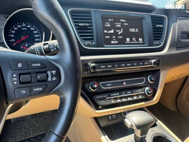 Киа Карнивал, объемом двигателя 2.2 л и пробегом 71 тыс. км за 26500 $, фото 10 на Automoto.ua