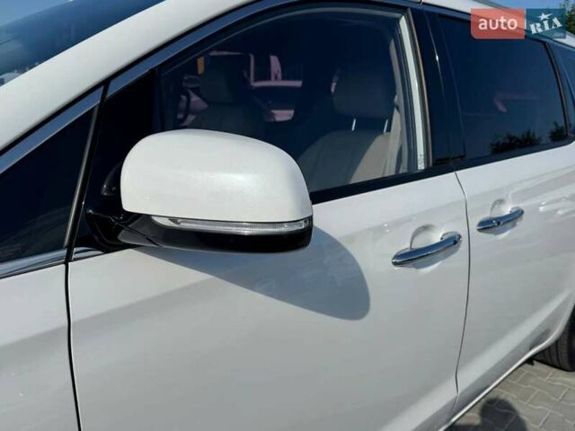 Киа Карнивал, объемом двигателя 2.2 л и пробегом 77 тыс. км за 30500 $, фото 3 на Automoto.ua