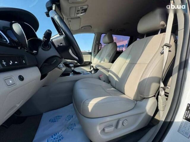 Киа Карнивал, объемом двигателя 2.2 л и пробегом 77 тыс. км за 30500 $, фото 12 на Automoto.ua