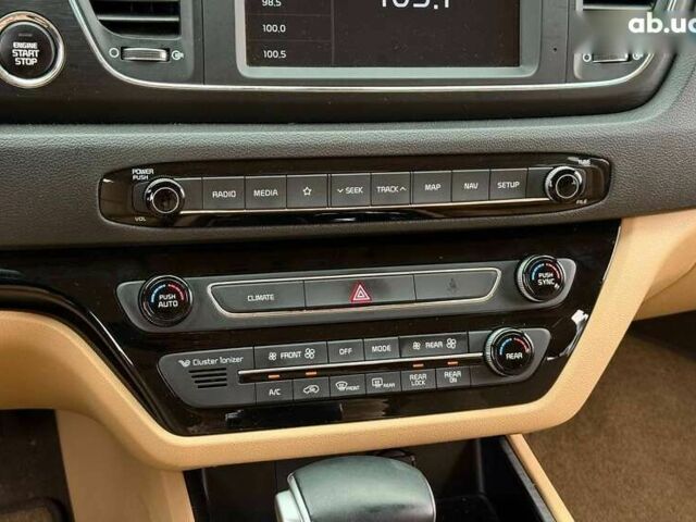 Киа Карнивал, объемом двигателя 2.2 л и пробегом 78 тыс. км за 27500 $, фото 27 на Automoto.ua