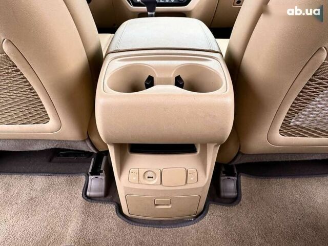Киа Карнивал, объемом двигателя 2.2 л и пробегом 78 тыс. км за 25500 $, фото 25 на Automoto.ua