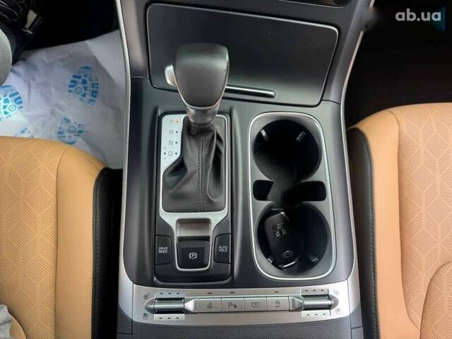 Киа Карнивал, объемом двигателя 2.2 л и пробегом 94 тыс. км за 37500 $, фото 18 на Automoto.ua