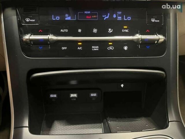 Кіа Карнівал, об'ємом двигуна 2.2 л та пробігом 70 тис. км за 42500 $, фото 17 на Automoto.ua