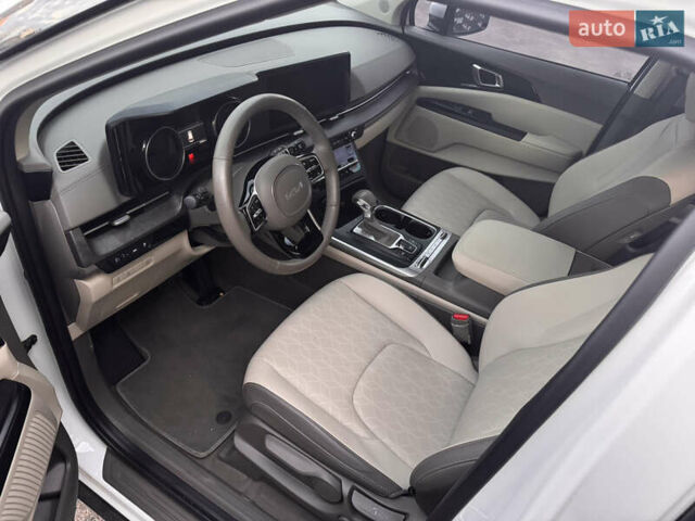 Киа Карнивал, объемом двигателя 2.2 л и пробегом 33 тыс. км за 39900 $, фото 9 на Automoto.ua