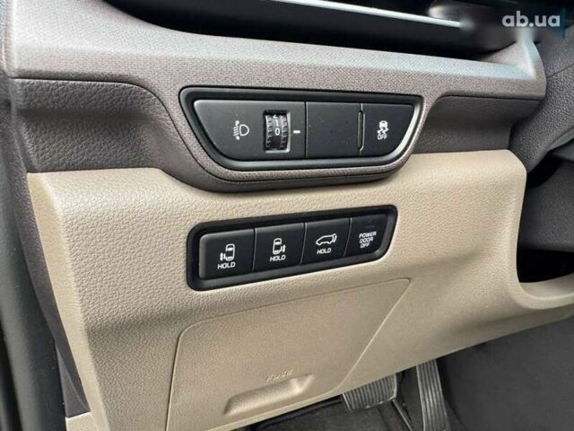 Кіа Карнівал, об'ємом двигуна 2.2 л та пробігом 12 тис. км за 53900 $, фото 13 на Automoto.ua