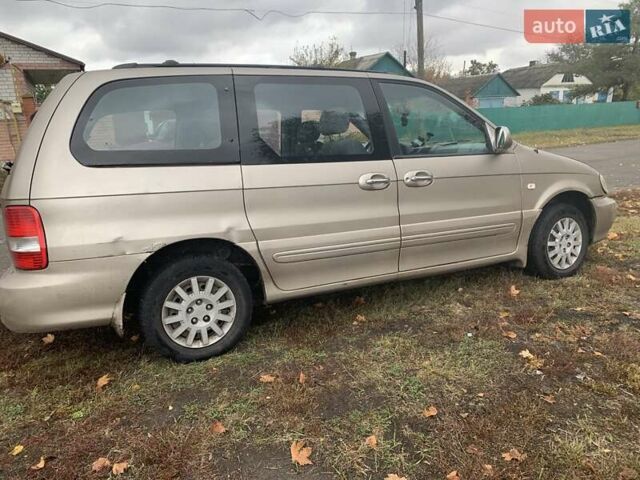 Желтый Киа Карнивал, объемом двигателя 2.9 л и пробегом 350 тыс. км за 4200 $, фото 2 на Automoto.ua