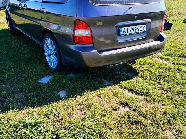 Сірий Кіа Карнівал, об'ємом двигуна 2.5 л та пробігом 275 тис. км за 2500 $, фото 3 на Automoto.ua