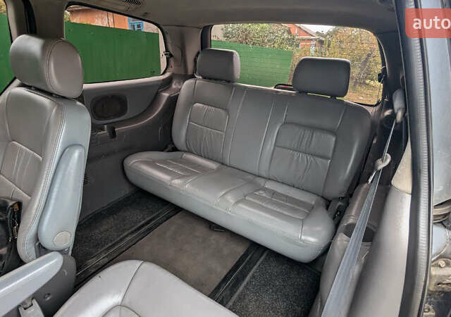 Серый Киа Карнивал, объемом двигателя 2.9 л и пробегом 350 тыс. км за 2150 $, фото 18 на Automoto.ua