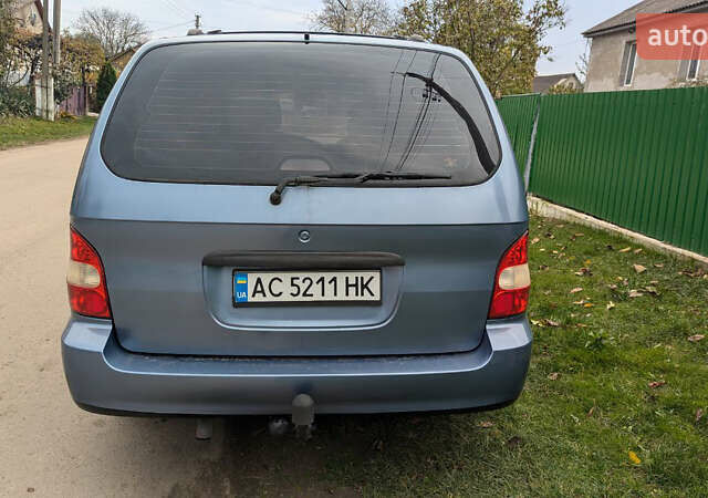 Серый Киа Карнивал, объемом двигателя 2.9 л и пробегом 350 тыс. км за 2150 $, фото 2 на Automoto.ua