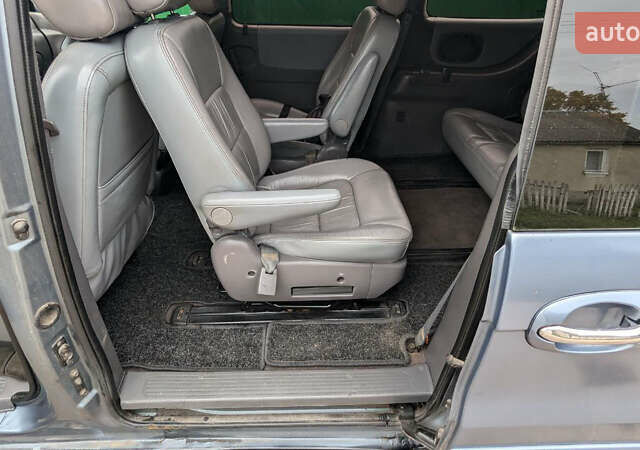 Серый Киа Карнивал, объемом двигателя 2.9 л и пробегом 350 тыс. км за 2150 $, фото 19 на Automoto.ua