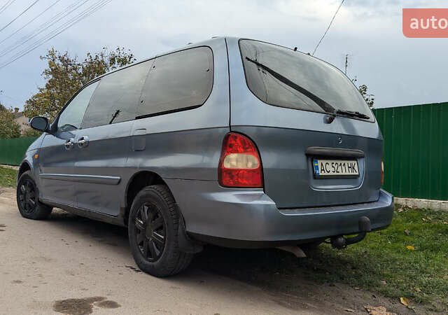 Серый Киа Карнивал, объемом двигателя 2.9 л и пробегом 350 тыс. км за 2150 $, фото 1 на Automoto.ua