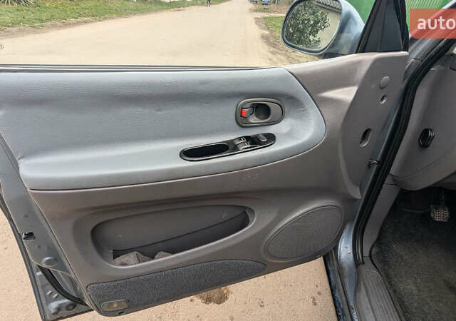 Серый Киа Карнивал, объемом двигателя 2.9 л и пробегом 350 тыс. км за 2150 $, фото 9 на Automoto.ua