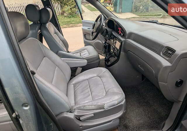 Серый Киа Карнивал, объемом двигателя 2.9 л и пробегом 350 тыс. км за 2150 $, фото 25 на Automoto.ua