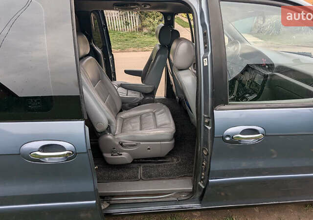 Серый Киа Карнивал, объемом двигателя 2.9 л и пробегом 350 тыс. км за 2150 $, фото 23 на Automoto.ua