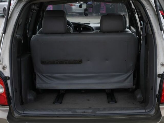 Серый Киа Карнивал, объемом двигателя 2.9 л и пробегом 3 тыс. км за 4599 $, фото 10 на Automoto.ua