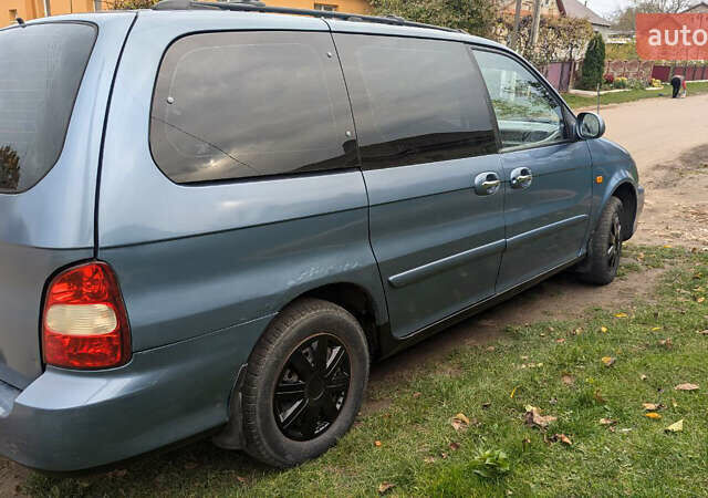 Серый Киа Карнивал, объемом двигателя 2.9 л и пробегом 350 тыс. км за 2150 $, фото 5 на Automoto.ua