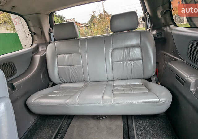 Серый Киа Карнивал, объемом двигателя 2.9 л и пробегом 350 тыс. км за 2150 $, фото 21 на Automoto.ua