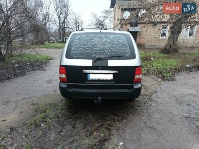 Серый Киа Карнивал, объемом двигателя 2.9 л и пробегом 348 тыс. км за 4300 $, фото 3 на Automoto.ua