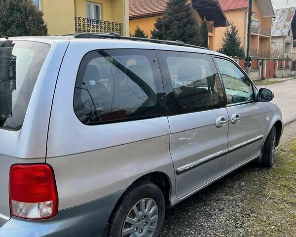 Серый Киа Карнивал, объемом двигателя 2.9 л и пробегом 438 тыс. км за 2250 $, фото 1 на Automoto.ua