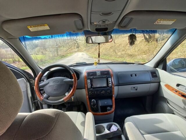 Серый Киа Карнивал, объемом двигателя 2.9 л и пробегом 147 тыс. км за 4709 $, фото 2 на Automoto.ua