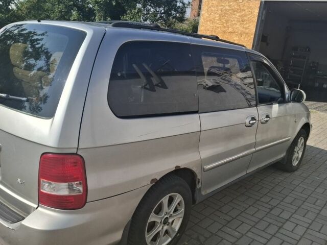 Серый Киа Карнивал, объемом двигателя 2.9 л и пробегом 318 тыс. км за 2021 $, фото 5 на Automoto.ua