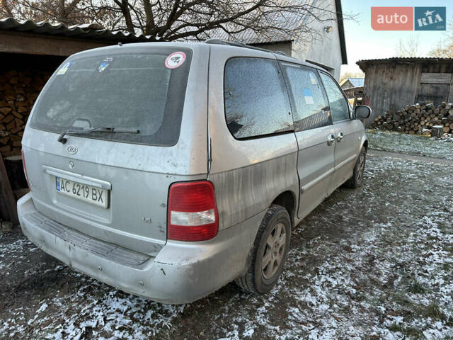 Серый Киа Карнивал, объемом двигателя 2.9 л и пробегом 300 тыс. км за 1550 $, фото 3 на Automoto.ua