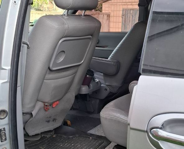 Серый Киа Карнивал, объемом двигателя 2.9 л и пробегом 340 тыс. км за 2129 $, фото 4 на Automoto.ua