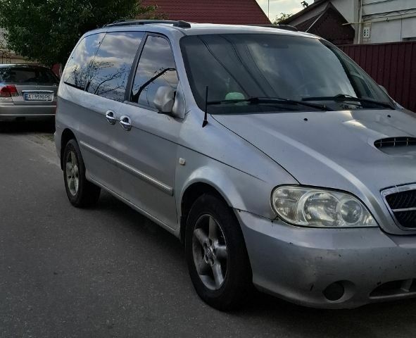 Серый Киа Карнивал, объемом двигателя 2.9 л и пробегом 340 тыс. км за 2129 $, фото 2 на Automoto.ua