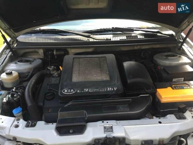 Серый Киа Карнивал, объемом двигателя 2.9 л и пробегом 390 тыс. км за 4800 $, фото 1 на Automoto.ua