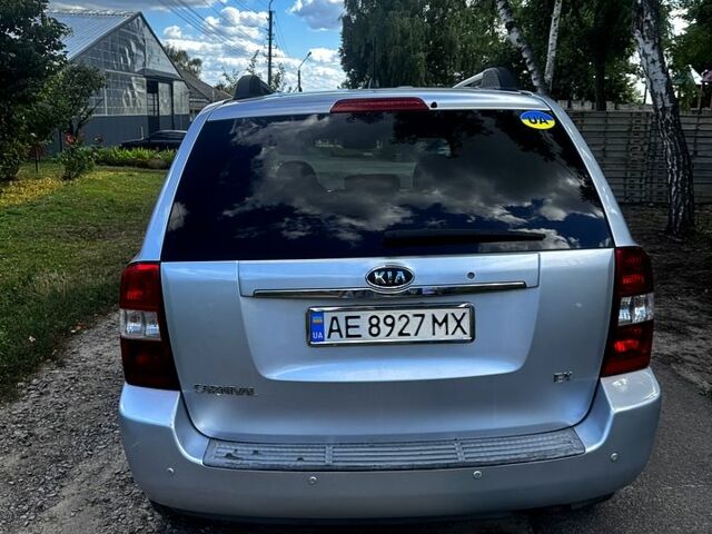 Серый Киа Карнивал, объемом двигателя 2.9 л и пробегом 244 тыс. км за 8200 $, фото 4 на Automoto.ua