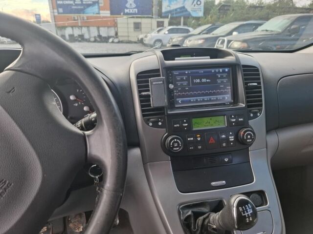 Сірий Кіа Карнівал, об'ємом двигуна 2.9 л та пробігом 267 тис. км за 5400 $, фото 6 на Automoto.ua