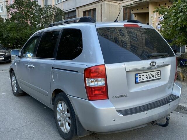 Сірий Кіа Карнівал, об'ємом двигуна 2.9 л та пробігом 310 тис. км за 5600 $, фото 2 на Automoto.ua