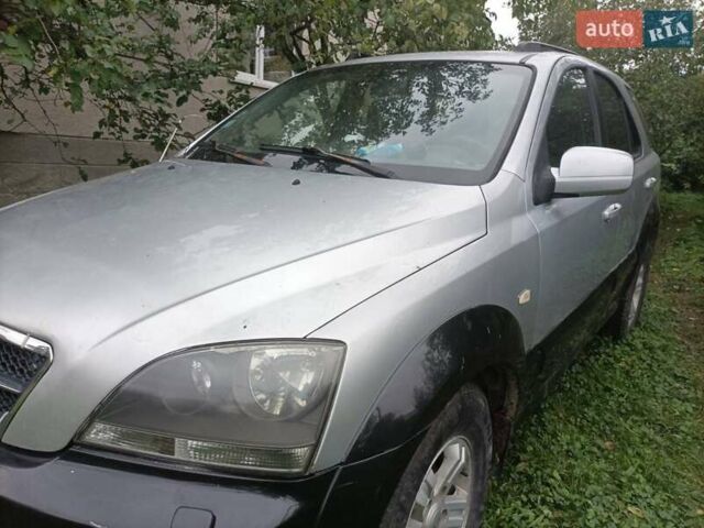 Сірий Кіа Карнівал, об'ємом двигуна 2.5 л та пробігом 300 тис. км за 4500 $, фото 3 на Automoto.ua