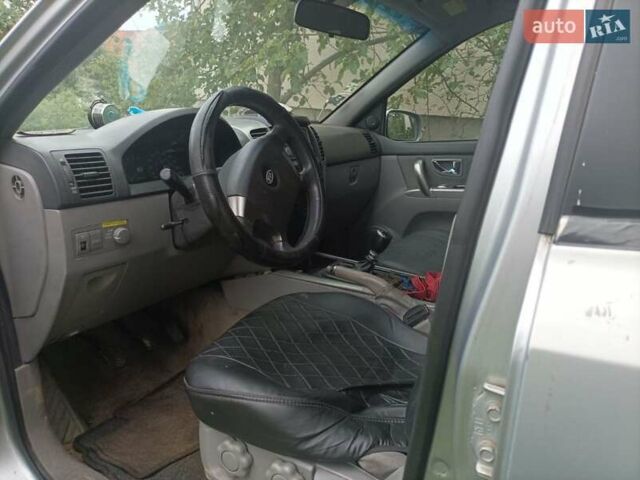 Сірий Кіа Карнівал, об'ємом двигуна 2.5 л та пробігом 300 тис. км за 4500 $, фото 2 на Automoto.ua