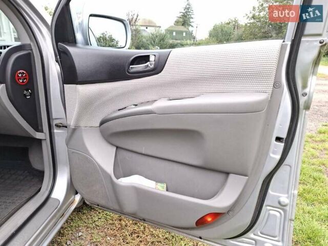 Серый Киа Карнивал, объемом двигателя 2.9 л и пробегом 336 тыс. км за 6300 $, фото 11 на Automoto.ua