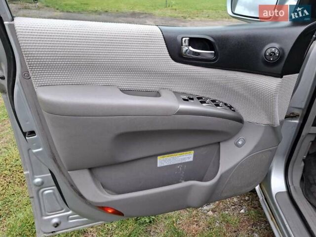 Серый Киа Карнивал, объемом двигателя 2.9 л и пробегом 336 тыс. км за 6300 $, фото 10 на Automoto.ua