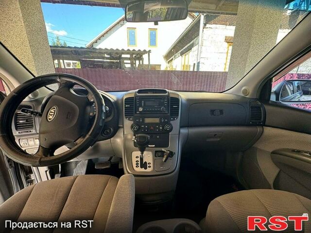 Серый Киа Карнивал, объемом двигателя 2.9 л и пробегом 180 тыс. км за 6500 $, фото 7 на Automoto.ua