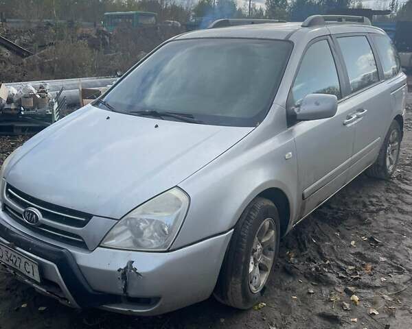 Серый Киа Карнивал, объемом двигателя 2.9 л и пробегом 400 тыс. км за 5800 $, фото 3 на Automoto.ua