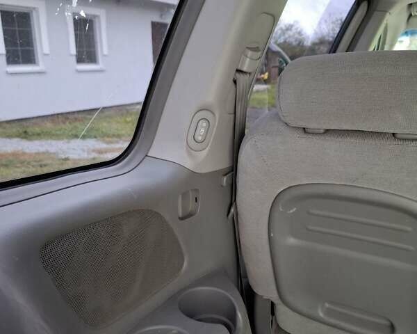 Серый Киа Карнивал, объемом двигателя 2.9 л и пробегом 336 тыс. км за 6300 $, фото 19 на Automoto.ua