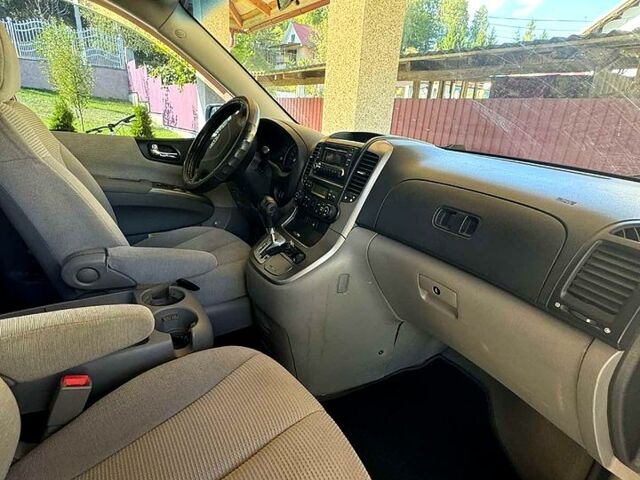 Серый Киа Карнивал, объемом двигателя 2.9 л и пробегом 180 тыс. км за 6500 $, фото 11 на Automoto.ua