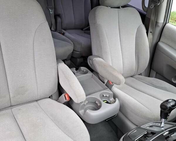 Серый Киа Карнивал, объемом двигателя 2.9 л и пробегом 336 тыс. км за 6300 $, фото 14 на Automoto.ua