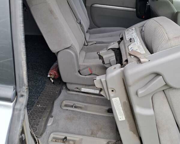 Серый Киа Карнивал, объемом двигателя 2.9 л и пробегом 336 тыс. км за 6300 $, фото 17 на Automoto.ua